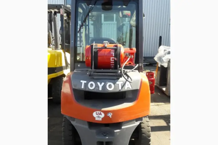 Погрузчик Toyota 02-8FGF20, кабина, 2010г., 2т., 6240 м/ч, 4700 мм подъем- фото № 1