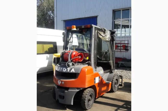 Погрузчик Toyota 02-8FGF20, кабина, 2010г., 2т., 6240 м/ч, 4700 мм подъем- фото № 2