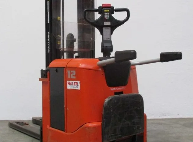 Штабелер Toyota, 1.25т., 2007г., 4500 мм подъем, батарея 2017 года- фото № 1