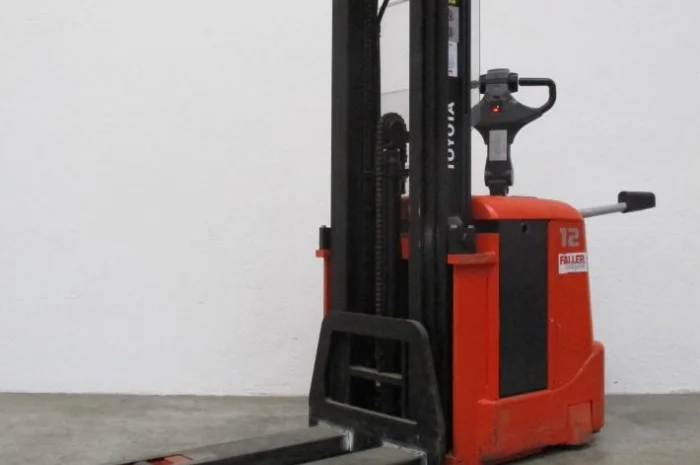 Штабелер Toyota, 1.25т., 2007г., 4500 мм подъем, батарея 2017 года- фото № 3