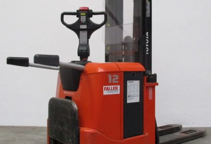 Штабелер Toyota, 1.25т., 2007г., 4500 мм подъем, батарея 2017 года- фото № 4