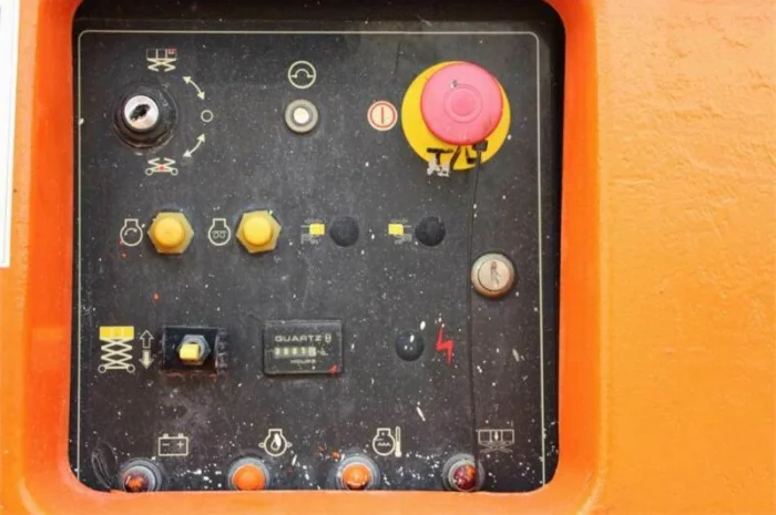 Ножничный подъемник JLG 4394RT, дизель, 2007г., 3905 м/ч, 15 метров рабочая высота- фото № 3