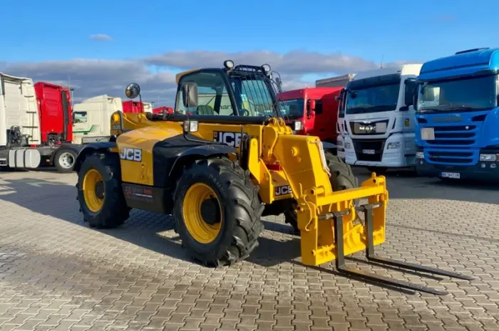 Телескопічний навантажувач JСB 535-95- фото № 1