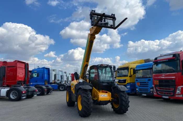 Телескопічний навантажувач JCB 531-70- фото № 17