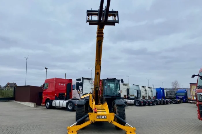 Телескопічний навантажувач JCB 540-140 - 2017 рік- фото № 19