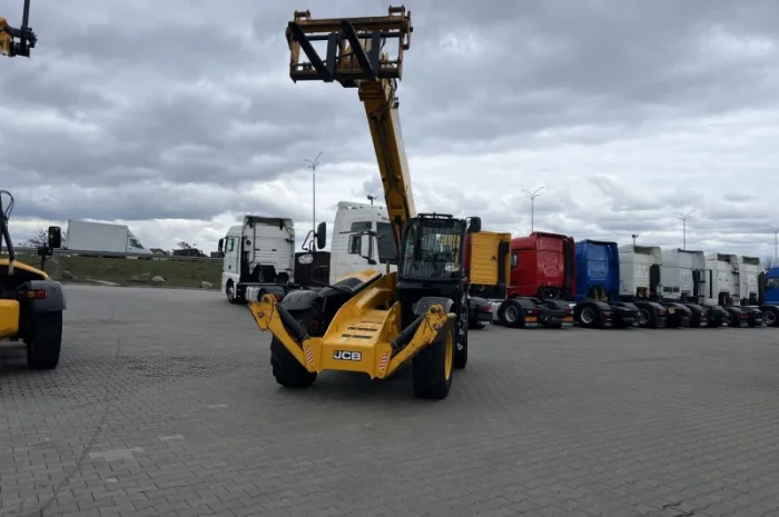 Телескопічний навантажувач JCB 540-140 - 2017 рік- фото № 17