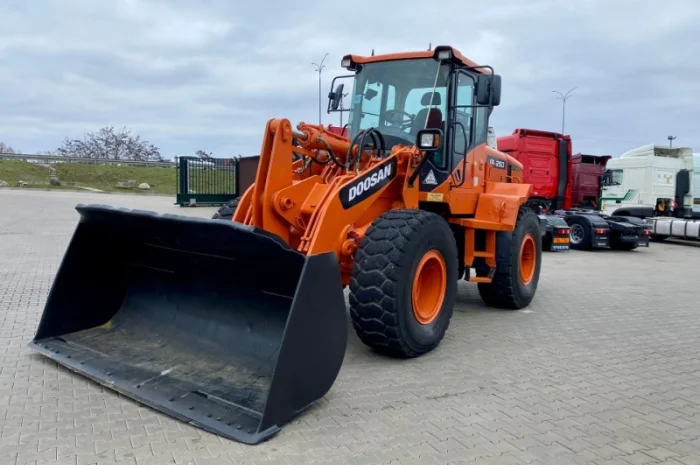 Фронтальний навантажувач Doosan DL 250-3 - 2014 року- фото № 1