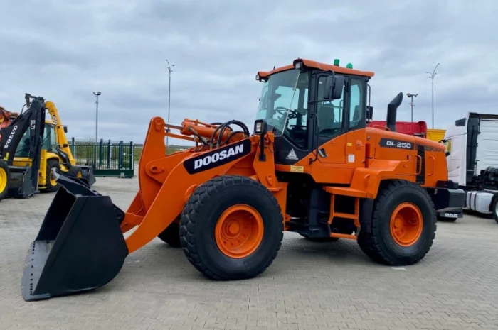 Фронтальний навантажувач Doosan DL 250-3 - 2014 року- фото № 16