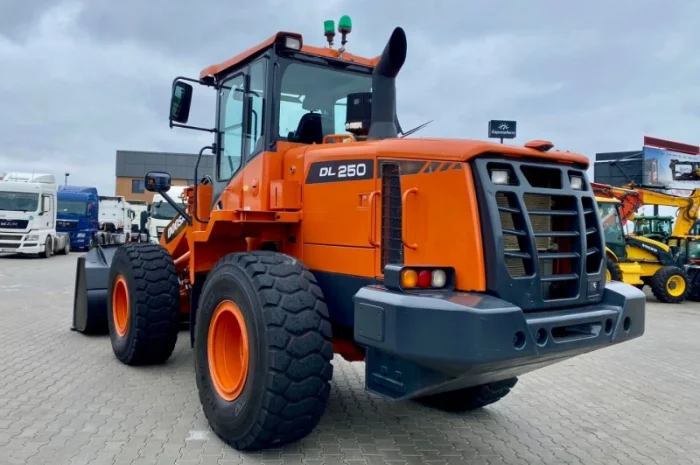 Фронтальний навантажувач Doosan DL 250-3 - 2014 року- фото № 14