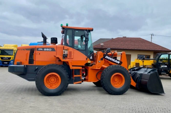 Фронтальний навантажувач Doosan DL 250-3 - 2014 року- фото № 12