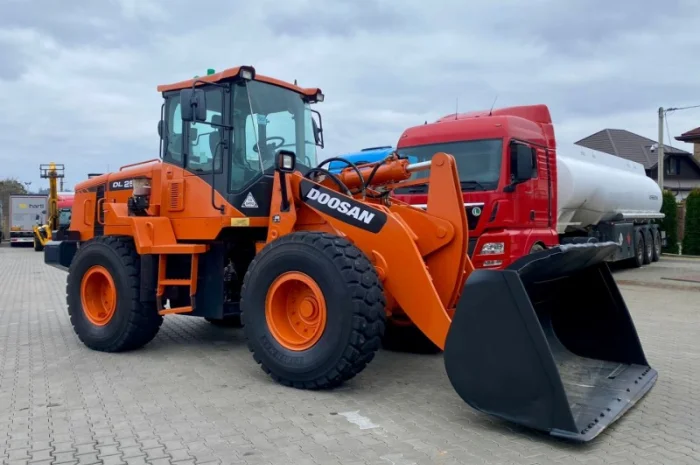 Фронтальний навантажувач Doosan DL 250-3 - 2014 року- фото № 2