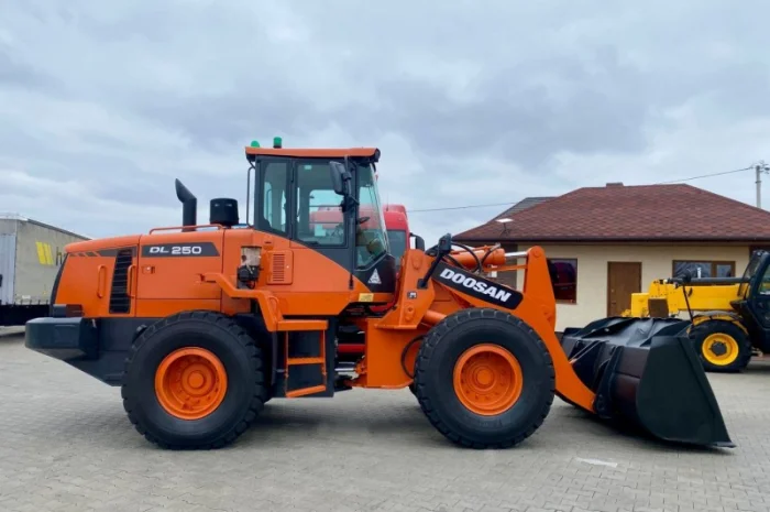 Фронтальний навантажувач Doosan DL 250-3 - 2014 року- фото № 11