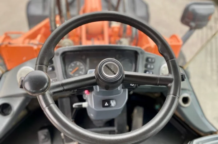 Фронтальний навантажувач Doosan DL 250-3 - 2014 року- фото № 5