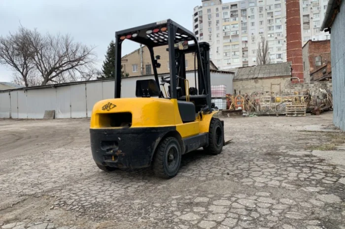 Вилочный дизельный погрузчик 3 т подъем 4500- фото № 3