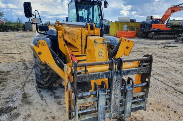 Телескопический погрузчик JCB 540-140 HIVIZ- фото № 10