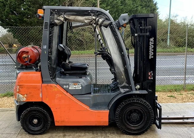Газовый погрузчик Toyota 02-8 FGF 25- фото № 1