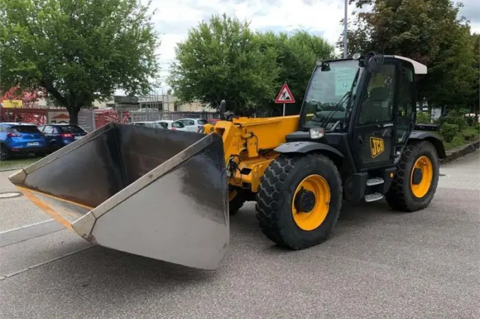 Телескопический погрузчик JCB 541-70. Спецтехника б/у- фото № 1