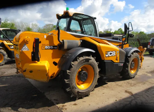 Телескопический погрузчик JCB 535-140. Спецтехника б/у- фото № 2