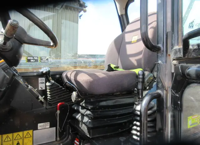 Телескопический погрузчик JCB 535-140. Спецтехника б/у- фото № 5