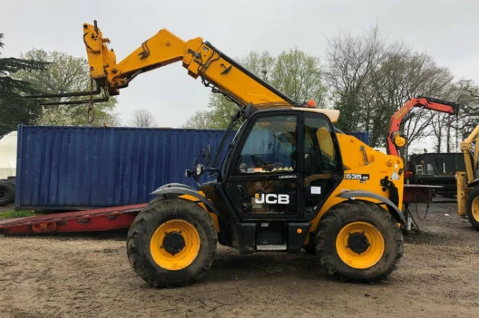 Телескопический погрузчик JCB 535-95. Строительная техника б/у- фото № 1