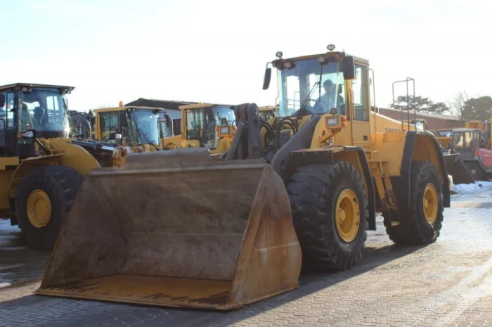 Фронтальный погрузчик Volvo L180E. Киев- фото № 1