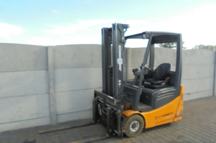 Вилочный погрузчик Jungheinrich EFG213- фото № 1