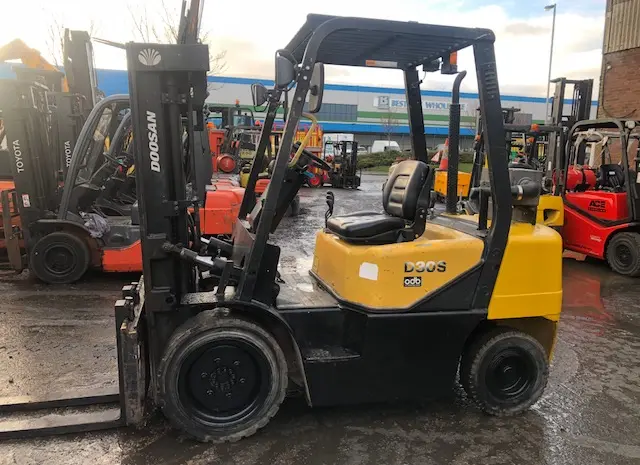 Дизельный погрузчик Doosan D30S-3- фото № 3
