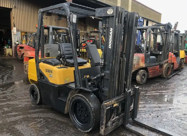 Дизельный погрузчик Doosan D30S-3- фото № 5