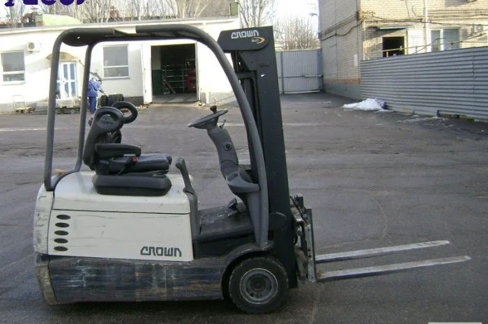 Аренда электрический вилочный погрузчик б/у Crown SC4240-1.6- фото № 1