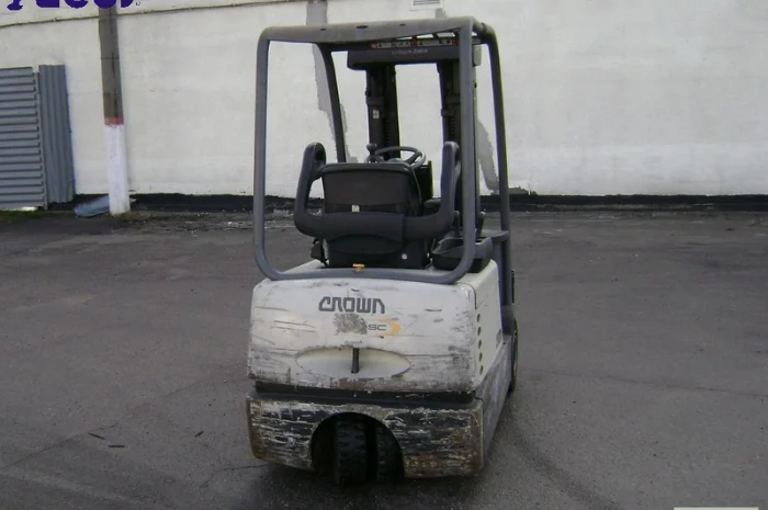 Аренда электрический вилочный погрузчик б/у Crown SC4240-1.6- фото № 3