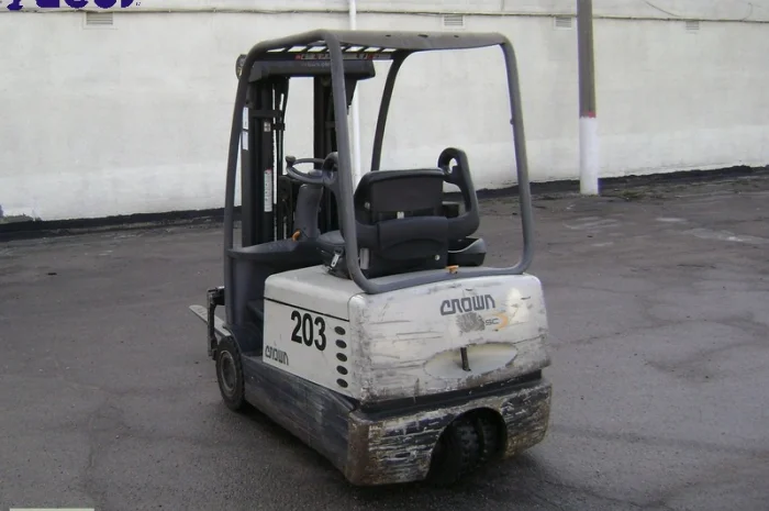 Аренда электрический вилочный погрузчик б/у Crown SC4240-1.6- фото № 4