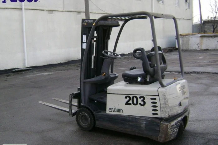 Аренда электрический вилочный погрузчик б/у Crown SC4240-1.6- фото № 5