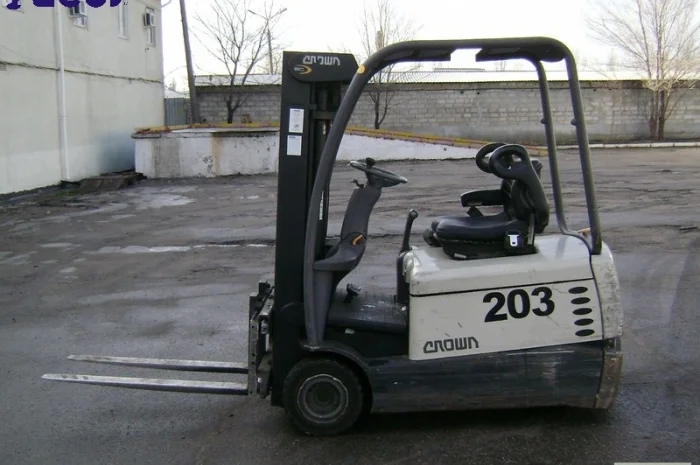 Аренда электрический вилочный погрузчик б/у Crown SC4240-1.6- фото № 6