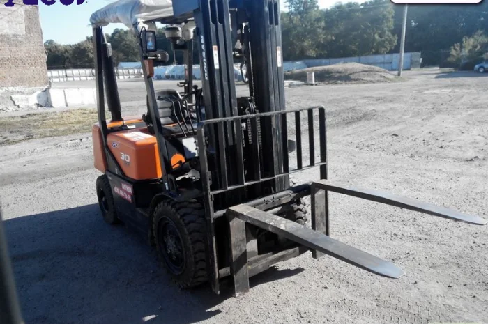 Аренда автопогрузчик б/у Doosan D30G, дизель- фото № 3