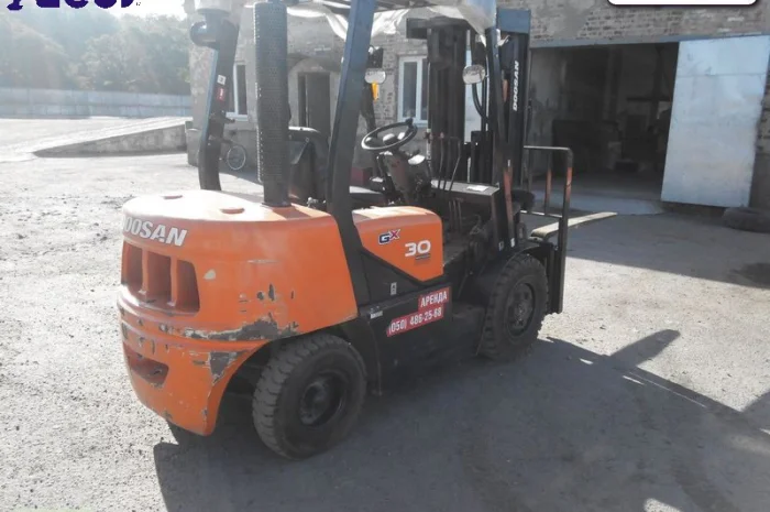 Аренда автопогрузчик б/у Doosan D30G, дизель- фото № 1