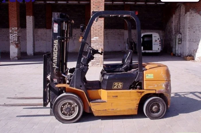 Продам вилочный погрузчик б/у HС CPCD25N-RG5- фото № 1