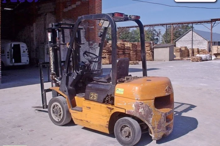 Продам вилочный погрузчик б/у HС CPCD25N-RG5- фото № 4
