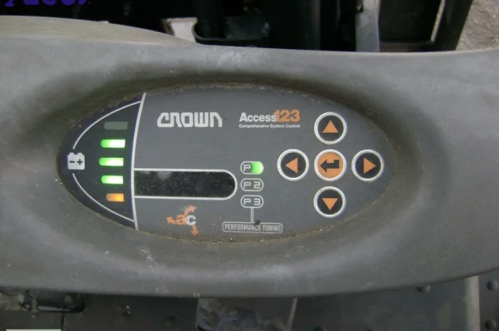 Аренда вилочный погрузчик б/у Crown SC4220-1.3 с электродвигателем- фото № 9