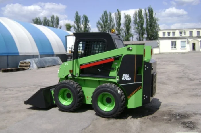 Продам ковшовый мини погрузчик Digger модель SSL6700- фото № 2