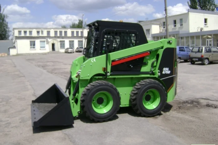 Продам ковшовый мини погрузчик Digger модель SSL6700- фото № 4