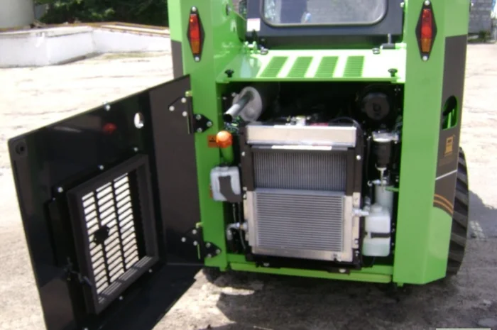 Продам ковшовый мини погрузчик Digger модель SSL6700- фото № 6