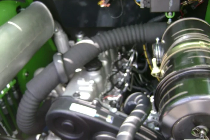 Продам ковшовый мини погрузчик Digger модель SSL6700- фото № 8