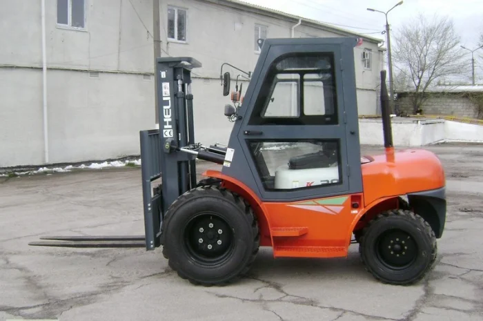 Продам автопогрузчик высокой проходимости г/п 3т Heli- фото № 1