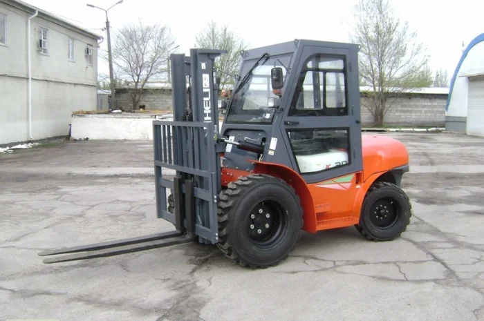 Продам автопогрузчик высокой проходимости г/п 3т Heli- фото № 2