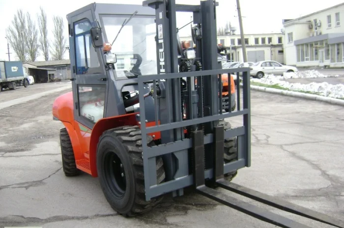 Продам автопогрузчик высокой проходимости г/п 3т Heli- фото № 3