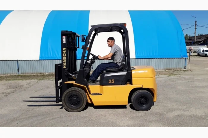 Дизельный погрузчик б/у HС CPCD25N-RG5 после капитального ремонта- фото № 1