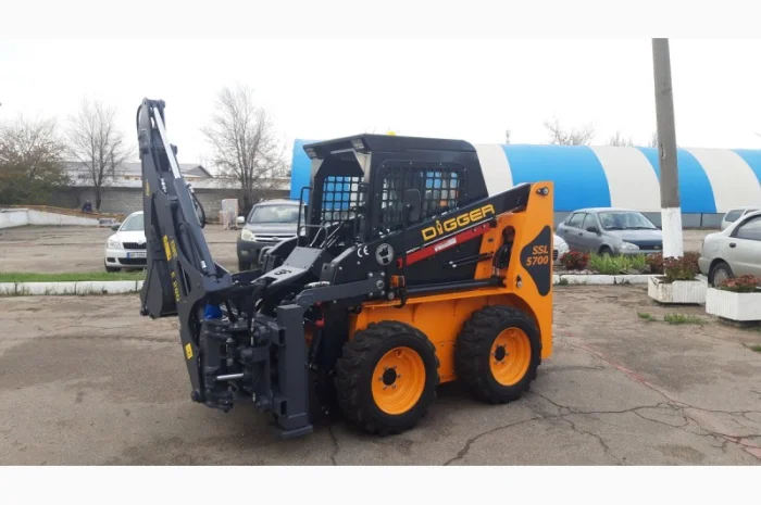 Ковшовый мини погрузчик SSL5700 (Южная Корея) с обратной лопатой (Италия)- фото № 3