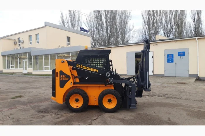 Ковшовый мини погрузчик SSL5700 (Южная Корея) с обратной лопатой (Италия)- фото № 4
