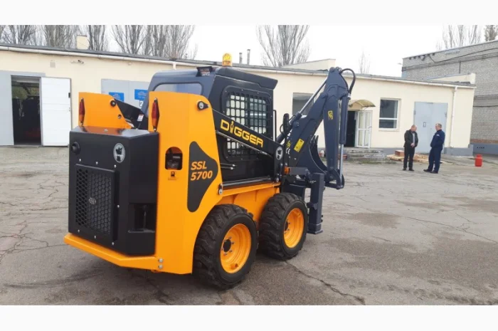 Ковшовый мини погрузчик SSL5700 (Южная Корея) с обратной лопатой (Италия)- фото № 5