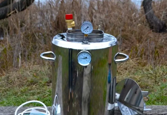 Автоклав електричний ЛЮКС-16Е: Надійність і комфорт у процесі стерилізації- фото № 1